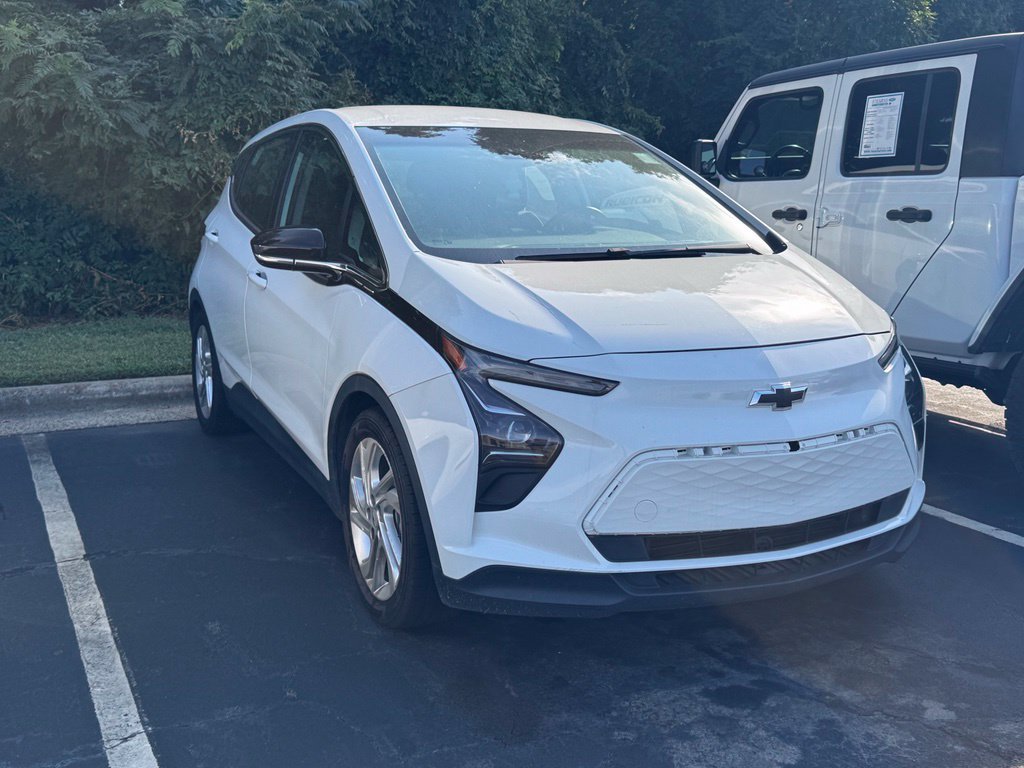 Used 2023 Chevrolet Bolt LT w/ Driver Confidence Package FWD image 1