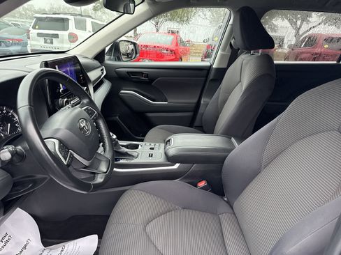 Used 2023 Toyota Highlander LE image 13