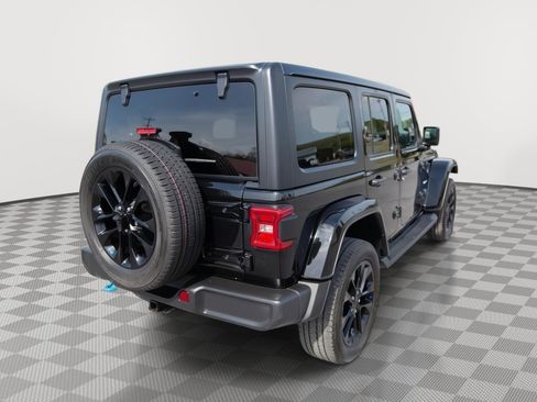 Used 2023 Jeep Wrangler Unlimited Sahara w/ Cold Weather Group AWD/4WD image 5
