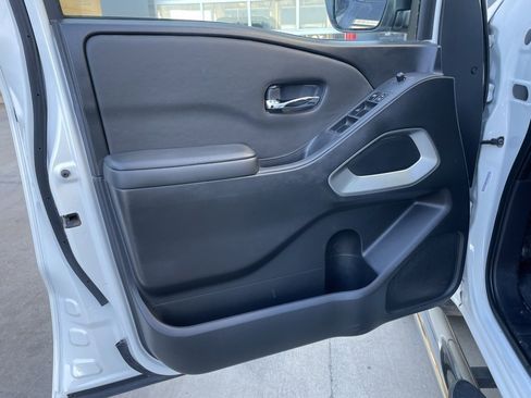 Certified 2024 Nissan Frontier SV image 10