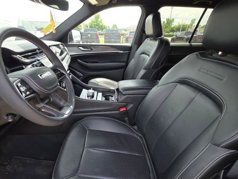 Used 2022 Jeep Grand Cherokee Overland w/ MOPAR Finishing Package AWD/4WD image 11