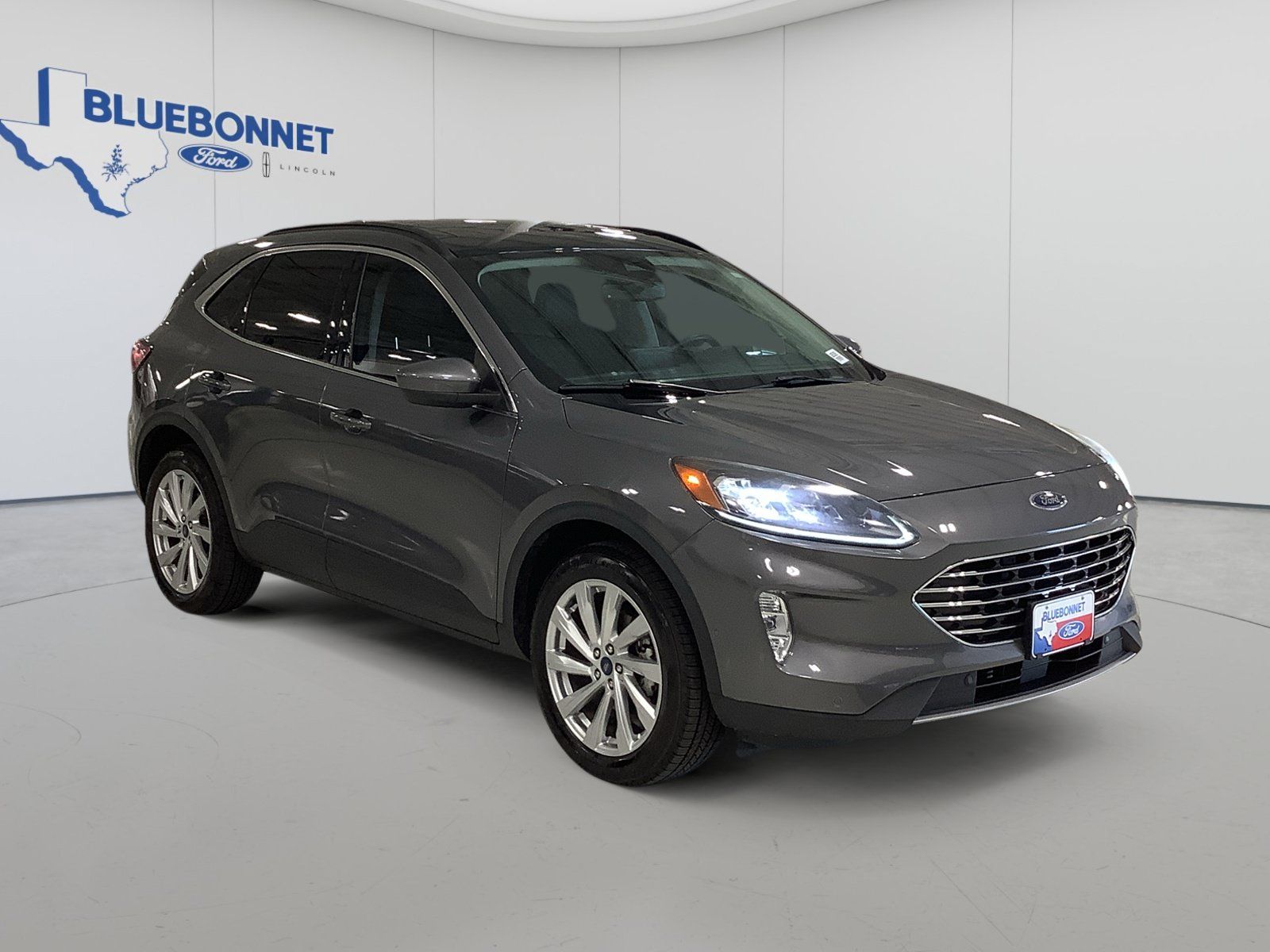 Certified 2022 Ford Escape Titanium w/ Titanium Elite Package AWD/4WD image 3