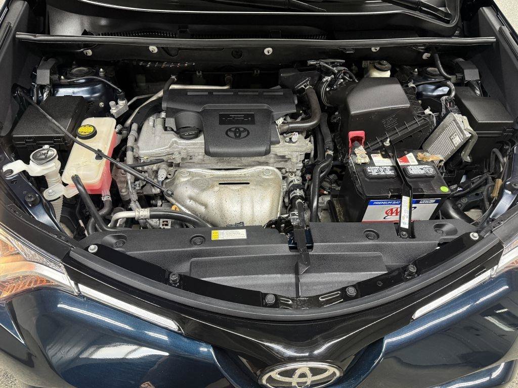Used 2018 Toyota RAV4 XLE AWD/4WD image 38