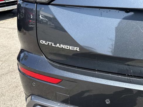 New 2025 Mitsubishi Outlander SE image 5