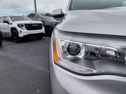 Used 2018 GMC Acadia SLT FWD image 11