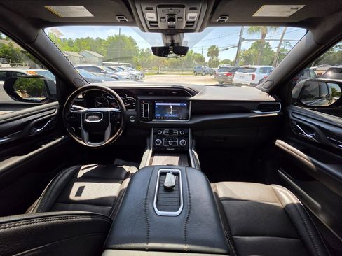 Used 2021 GMC Yukon XL Denali w/ Denali Premium Package RWD image 10