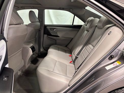 Used 2016 Toyota Camry image 13