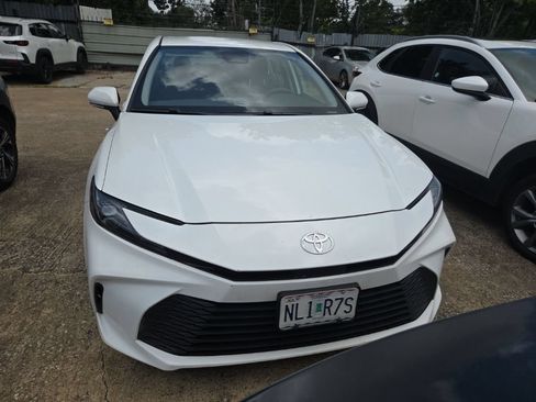 Used 2025 Toyota Camry LE FWD image 7