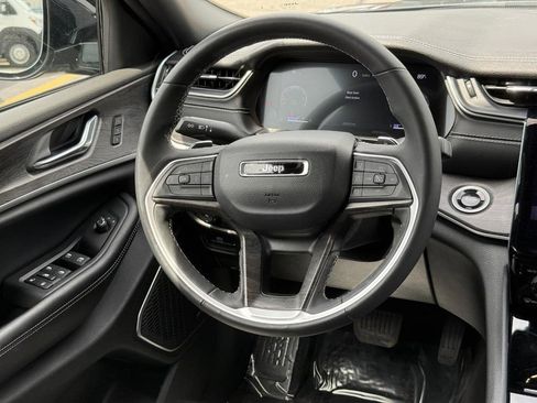 Used 2024 Jeep Grand Cherokee L Limited w/ Luxury Tech Group II AWD/4WD image 11