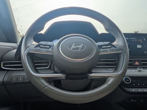 Used 2025 Hyundai Elantra SEL FWD image 22