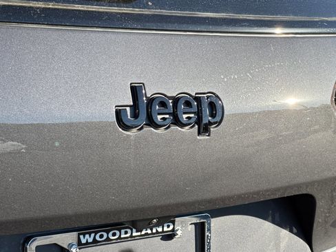 New 2025 Jeep Grand Cherokee L Altitude image 24