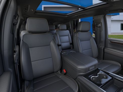 New 2026 Chevrolet Suburban Premier w/ Sun And Tow Package AWD/4WD image 16