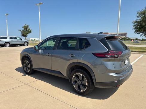 Used 2024 Nissan Rogue SV AWD/4WD image 2