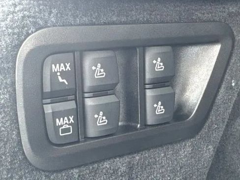 Used 2025 BMW X7 xDrive40i AWD/4WD image 14