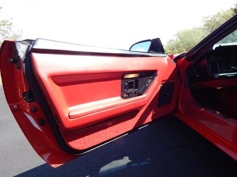 Used 1988 Chevrolet Corvette Convertible RWD image 17