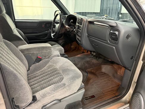 Used 2002 Chevrolet S10 Pickup LS w/ LS Preferred Equipment Group AWD/4WD image 11
