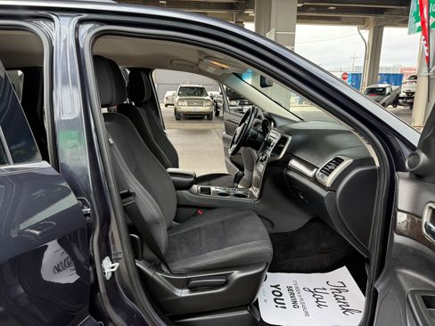 Used 2013 Jeep Grand Cherokee Laredo w/ Laredo E Group image 24