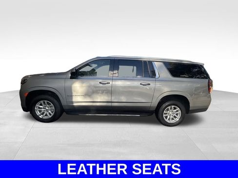 Used 2023 Chevrolet Suburban LT image 7
