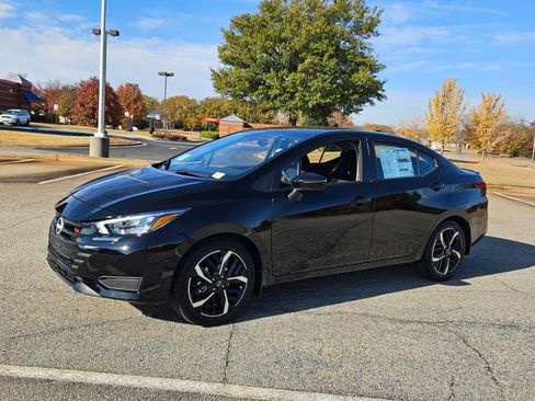 New 2025 Nissan Versa SR w/ Trunk Package image 3