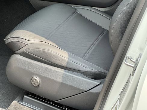 Certified 2025 Mercedes-Benz GLC 300 4MATIC image 12