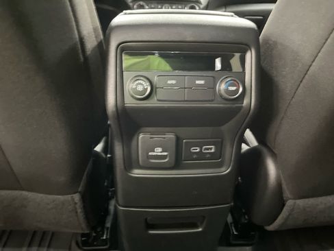 Used 2023 GMC Acadia SLE w/ Driver Convenience Package image 15