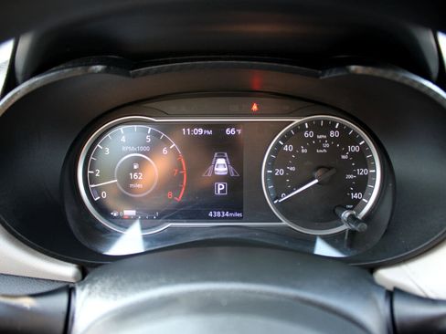 Used 2021 Nissan Versa SV image 19