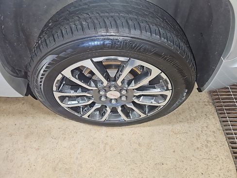 Used 2020 GMC Acadia Denali w/ Denali Ultimate Package image 12