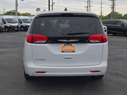 Certified 2023 Chrysler Voyager LX FWD image 11