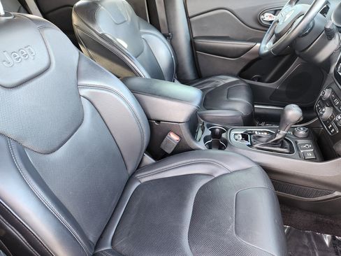 Used 2019 Jeep Cherokee Limited image 20