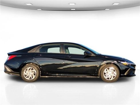 New 2026 Hyundai Elantra Blue image 10