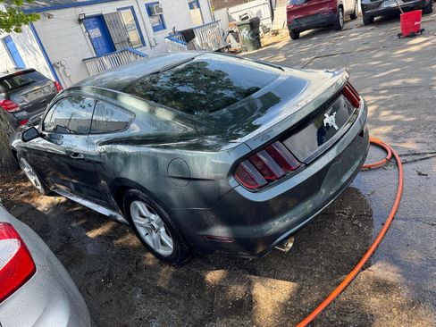 Used 2016 Ford Mustang Coupe image 6