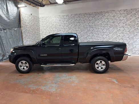 Used 2011 Toyota Tacoma PreRunner w/ SR5 Pkg #2 image 4