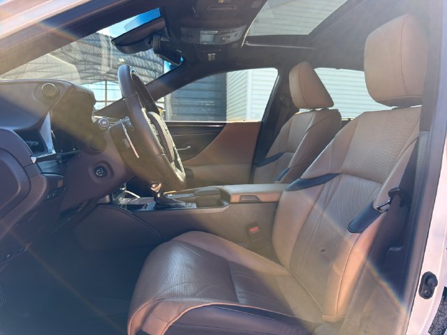 Used 2021 Lexus ES 300h Ultra Luxury w/ Accessory Package 2 FWD image 11
