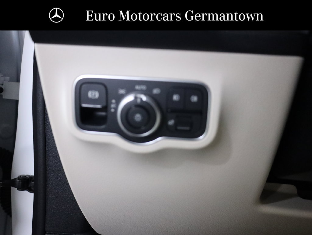 Used 2026 Mercedes-Benz GLB 250 4MATIC image 9