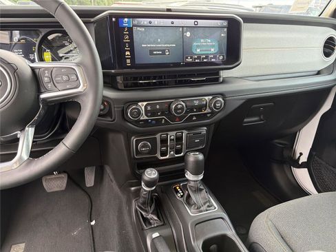 Used 2025 Jeep Wrangler Unlimited Sahara AWD/4WD image 27