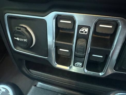 Used 2026 Jeep Wrangler Unlimited Sahara AWD/4WD image 13