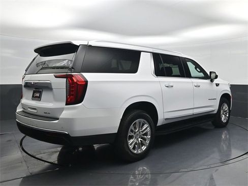 Used 2024 GMC Yukon XL SLT image 7