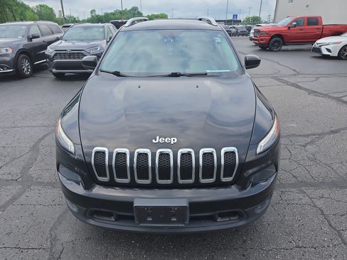 Used 2018 Jeep Cherokee Latitude w/ Safety Group AWD/4WD image 8