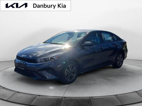 Used 2023 Kia Forte LXS image 3