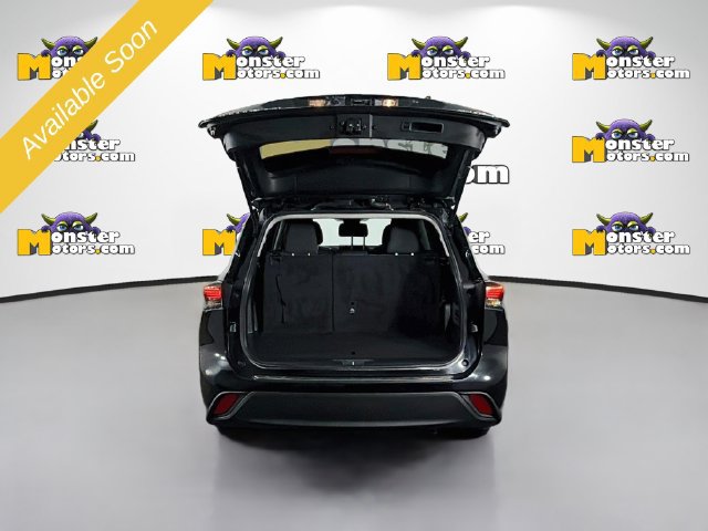 Used 2023 Toyota Highlander LE AWD/4WD image 25