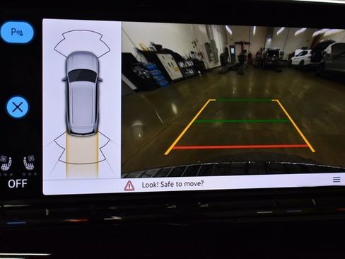 New 2025 Volkswagen Atlas SEL image 24