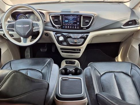 Used 2019 Chrysler Pacifica Limited FWD image 11