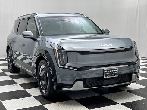 Used 2024 Kia EV9 Land AWD/4WD image 2