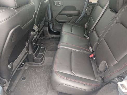 Used 2025 Jeep Wrangler Unlimited Rubicon w/ Technology Group image 28