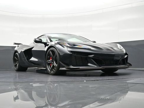 Used 2024 Chevrolet Corvette Z06 w/ Z07 Performance Package image 28