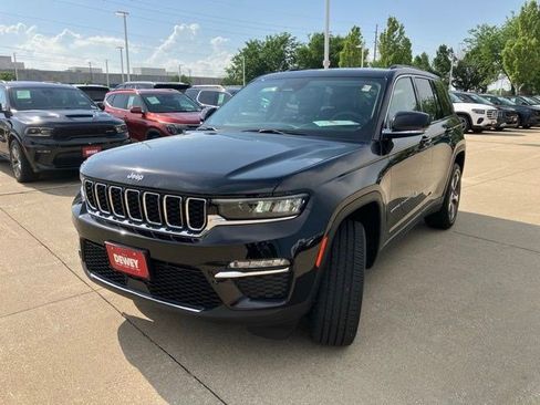 Certified 2023 Jeep Grand Cherokee Limited AWD/4WD image 3
