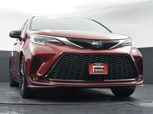 Used 2021 Toyota Sienna XSE FWD image 34