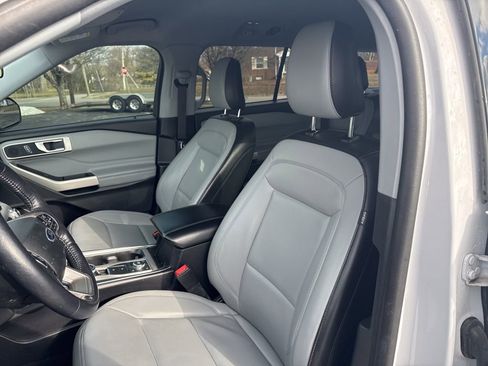 Used 2021 Ford Explorer XLT w/ Equipment Group 202A image 15