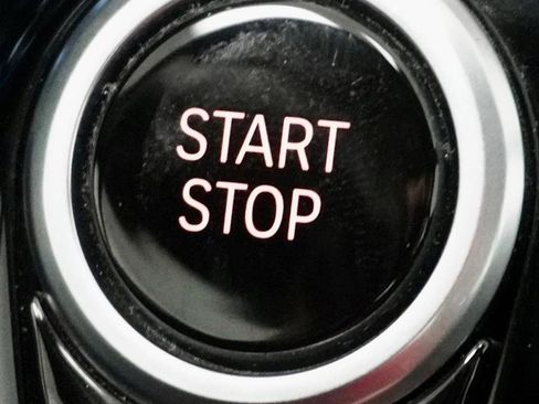 Used 2019 BMW 530e w/ Convenience Package image 32