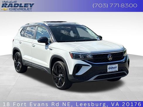 Used 2024 Volkswagen Taos SE AWD/4WD image 8
